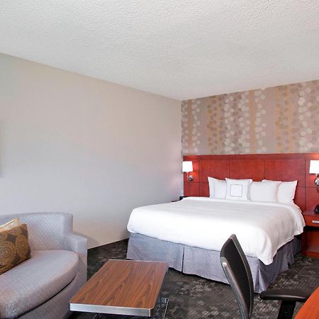 Courtyard By Marriott Charlotte Ballantyne Экстерьер фото