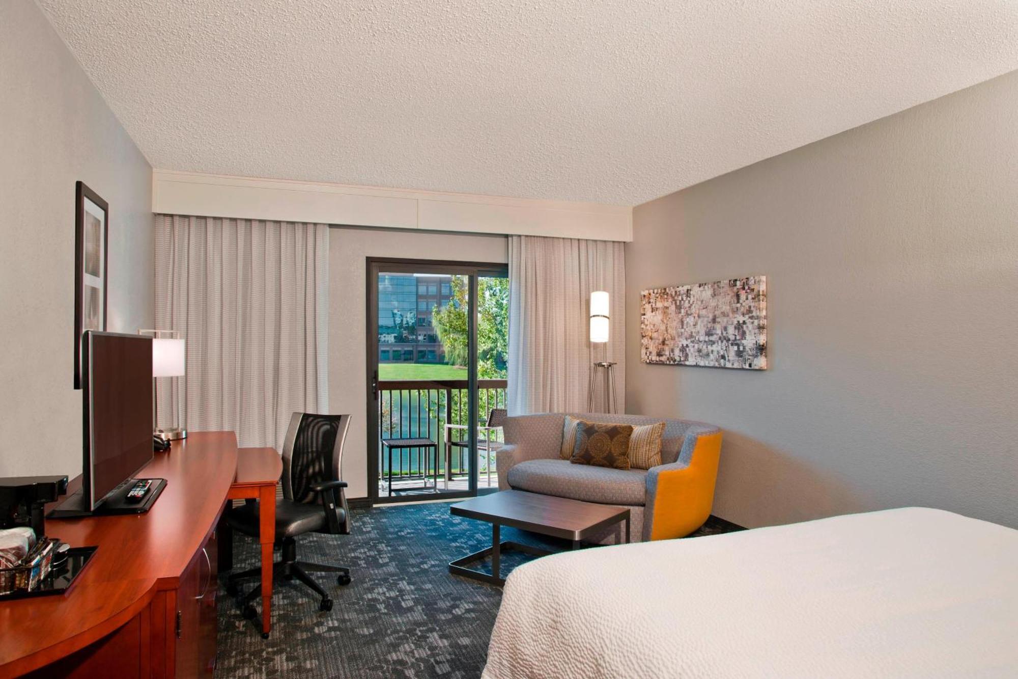 Courtyard By Marriott Charlotte Ballantyne Экстерьер фото